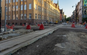 Rozwieszanie nowej trakcji tramwajowej na ul. Sądowej. Od 18 września wstrzymane kursowanie tramwajów (9)