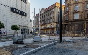 Rozwieszanie nowej trakcji tramwajowej na ul. Sądowej. Od 18 września wstrzymane kursowanie tramwajów (12)