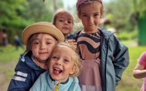Dzieci z Przedszkola Kamyki Patyki na łonie natury (3)