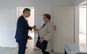 Nowi lokatorzy z ul. Katowickiej 53 odebrali klucze do mieszkań (2)