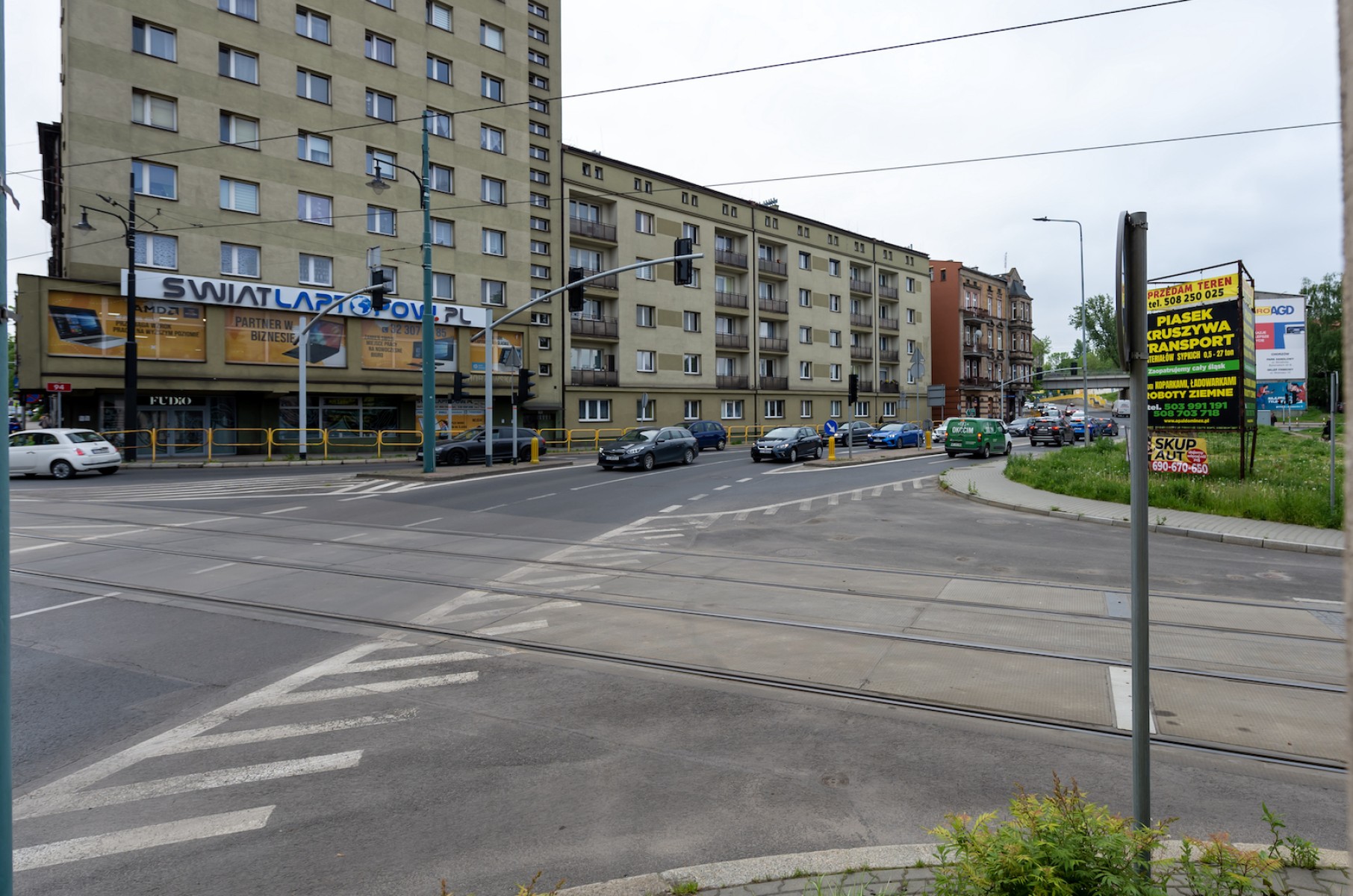 Sygnalizacja świetlna na skrzyżowaniu ul. Chorzowskiej, Miarki, Siemianowickiej i Witczaka zostanie rozbudowana, aby tramwaje miały priorytet na przejeździe drogowo - tramwajowym