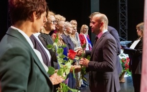 Wręczenie nagród dyrektorom i nauczycielom (10)