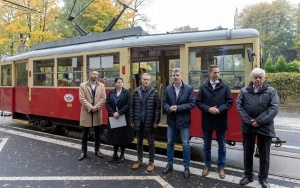 Tramwaj linii „38” wraca na tory na ul. Piekarskiej w Bytomiu (1)