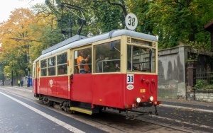 Tramwaj linii „38” wraca na tory na ul. Piekarskiej w Bytomiu (7)