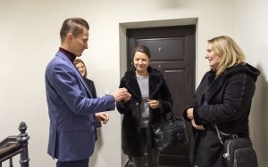 Przekazanie kluczy lokatorom kamienicy przy ul. Piłsudskiego 36 (10)