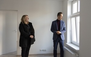 Przekazanie kluczy lokatorom kamienicy przy ul. Piłsudskiego 36 (11)