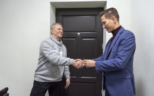 Przekazanie kluczy lokatorom kamienicy przy ul. Piłsudskiego 36 (13)