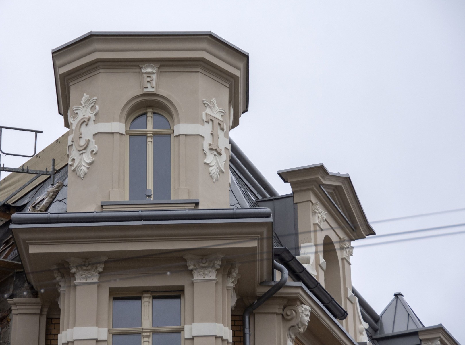 Kamienice na rogu Webera i Kwietniewskiego pięknieją Kamienice na rogu Webera i Kwietniewskiego pięknieją