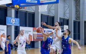 Koszykarze Polonii Bytom zdominowali rywala (8)