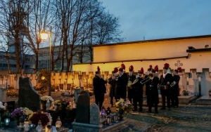Uroczystości barbórkowe pod tablicą upamiętniającą górników, którzy zginęli podczas katastrofy w Heinitzgrube w Rozbarku (17)