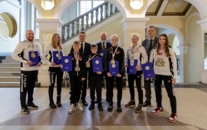 Prezydent złożył gratulacje bytomskim karatekom (10)