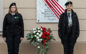Pamiątkowa tablica upamiętniająca Dom Polski 