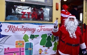 Spotkaj Mikołaja na tramwajowym przystanku (1)