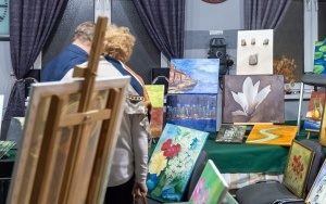 Grupa malarska przy Stowarzyszeniu Miłośników Rozbarku zaprezentowała swoje prace (6)