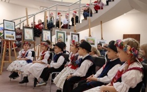 Międzypokoleniowe mikołajkowe spotkanie w Miejskiej Bibliotece Publicznej (3)