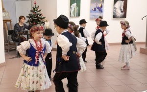 Międzypokoleniowe mikołajkowe spotkanie w Miejskiej Bibliotece Publicznej (4)