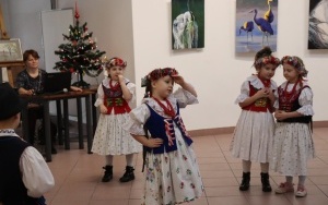 Międzypokoleniowe mikołajkowe spotkanie w Miejskiej Bibliotece Publicznej (6)