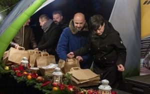 Fundacja Petralana po raz szósty zorganizowała wigilię w bytomskiej noclegowni  (9)