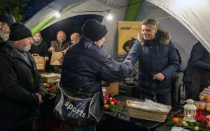 Fundacja Petralana po raz szósty zorganizowała wigilię w bytomskiej noclegowni  (11)