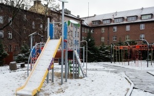 Nowy plac zabaw i strefa sportowa przy ul. Tarnogórskiej  (5)