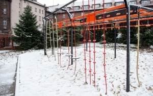 Nowy plac zabaw i strefa sportowa przy ul. Tarnogórskiej  (9)