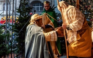 Orszak Trzech Króli przeszedł ulicami miasta pod hasłem „W jasełkach leży” (6)