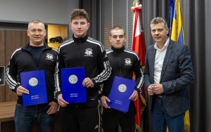 Gratulacje dla pięściarzy i trenera Bytomskiej Akademii Boksu  (5)