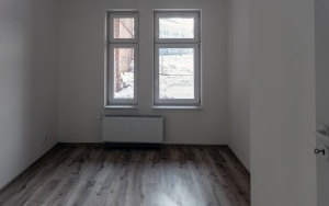 Przekazanie kluczy do wyremontowanych mieszkań przy ul. Piłsudskiego 40 (3)