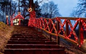 Walentynkowe iluminacje na Górze Miłości  (5)