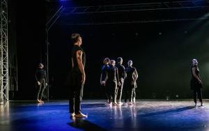 Między światłem a ciemnością. Premiera spektaklu „Illumination” w Teatrze Rozbark (5)