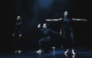 Między światłem a ciemnością. Premiera spektaklu „Illumination” w Teatrze Rozbark (6)