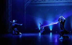 Między światłem a ciemnością. Premiera spektaklu „Illumination” w Teatrze Rozbark (9)