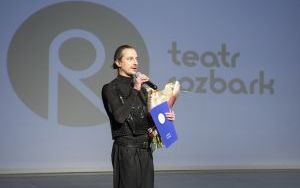 Między światłem a ciemnością. Premiera spektaklu „Illumination” w Teatrze Rozbark  (4)