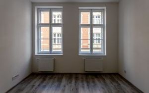 Przekazanie kluczy lokatorom wyremontowanej kamienicy przy ul. Piłsudskiego 38 (5)