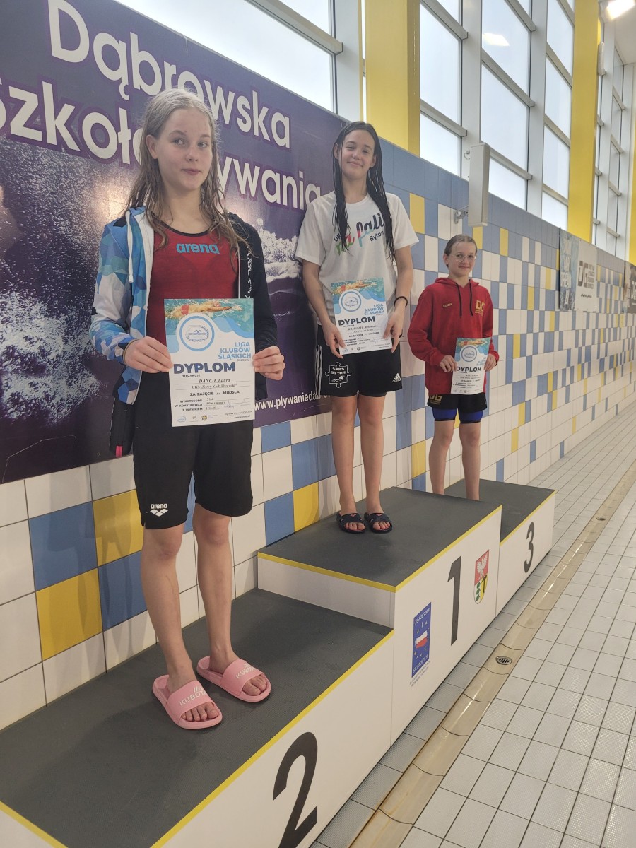 Aleksandra Krawczyk, zawodniczka UKS Na Fali Bytom oraz uczennica SPMS w Bytomiu, nie miała sobie równych i dwukrotnie stanęła na najwyższym stopniu Aleksandra Krawczyk, zawodniczka UKS Na Fali Bytom oraz uczennica SPMS w Bytomiu, nie miała sobie równych i dwukrotnie stanęła na najwyższym stopniu