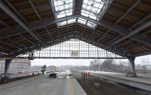 Nowe poszycie dachu hali peronowej dworca PKP prawie gotowe  (4)