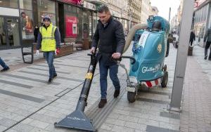 Testowanie autonomicznego odkurzacza na ul. Dworcowej (3)
