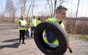 Z Żabich Dołów znikają śmieci (1)