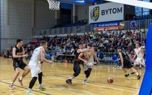 Pewna wygrana i awans bytomskich koszykarzy do kolejnej rundy (3)