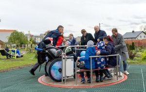 Otwarcie nowe placu zabaw przy Ośrodku Rehabilitacyjno-Edukacyjno-Wychowawczym (5)
