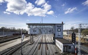Historyczna nastawnia bramowa dostanie nowe życie. Ruszył jej remont
