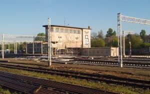 Historyczna nastawnia bramowa dostanie nowe życie. Ruszył jej remont (19)