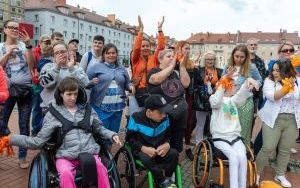 Happening na Rynku z okazji Dnia Godności Osób z Niepełnosprawnością Intelektualną  (13)