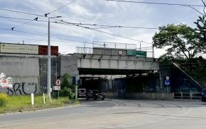 Firma PORR SA demontuje ostatnie przęsła wiaduktu zlokalizowanego bezpośrednio nad jezdnią (2)