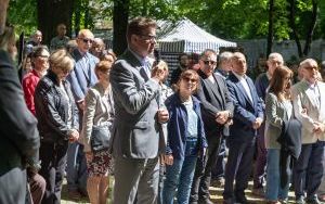 Poświęcenie Memoriału Kresowej Pamięci na cmentarzu Mater Dolorosa przy ul. Piekarskiej (18)
