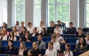 Zastępca prezydenta Bytomia wręczył stypendia najlepszym bytomskim sportowcom (3)
