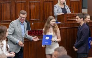 Zastępca prezydenta Bytomia wręczył stypendia najlepszym bytomskim sportowcom (7)