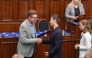 Zastępca prezydenta Bytomia wręczył stypendia najlepszym bytomskim sportowcom (8)