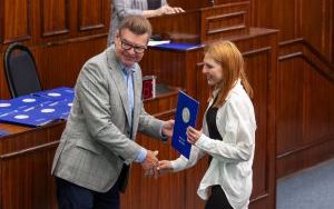Zastępca prezydenta Bytomia wręczył stypendia najlepszym bytomskim sportowcom (10)
