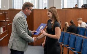 Zastępca prezydenta Bytomia wręczył stypendia najlepszym bytomskim sportowcom (2)